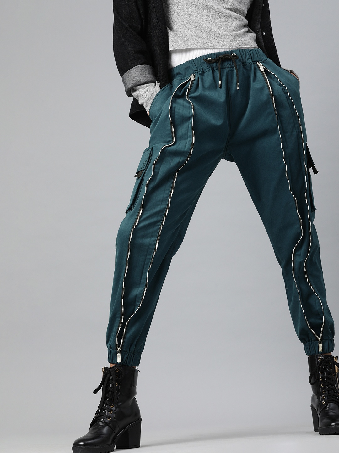 

KASSUALLY Women Teal Blue Slim Fit Solid Zip Detailed Cargo Joggers
