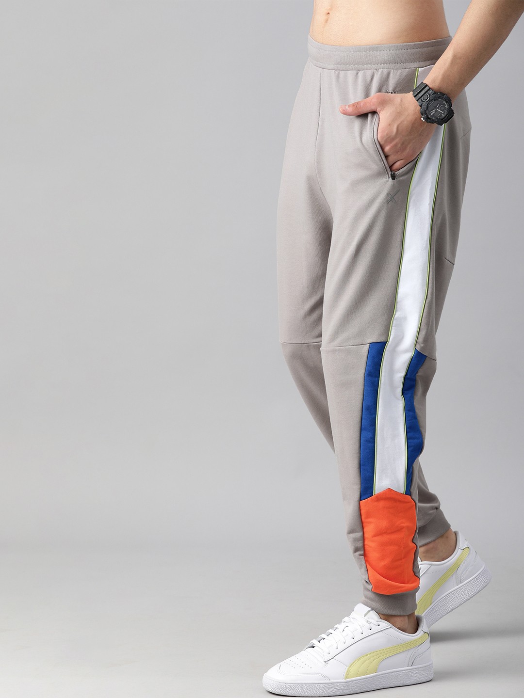 

HRX By Hrithik Roshan Men Wet Weather Colourblock Oversized Bio-Wash Lifestyle Joggers, Grey