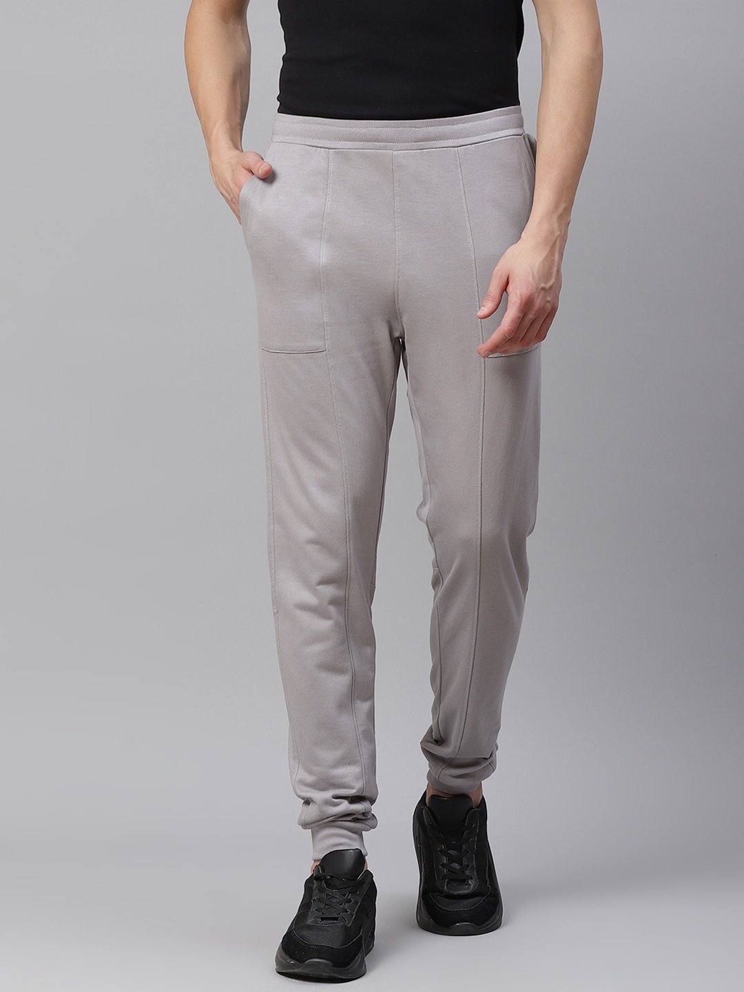 

HRX By Hrithik Roshan Men Wet Weather Solid Bio-Wash Silicone Finish Lifestyle Joggers, Grey