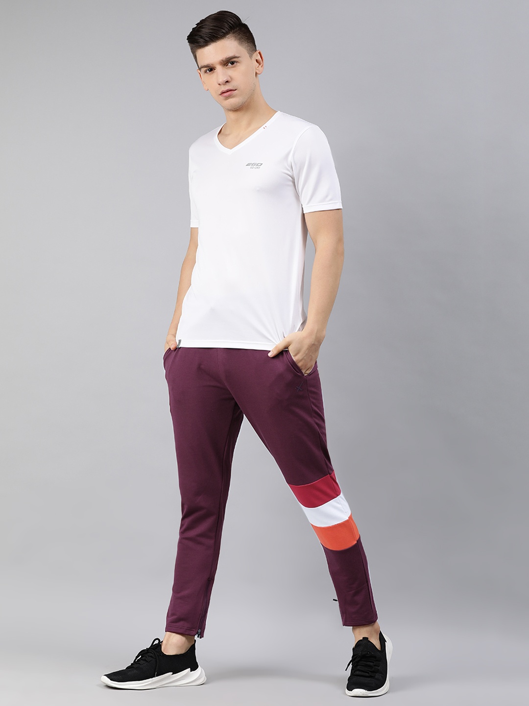 

HRX By Hrithik Roshan Men Fig Colourblock Slim Bio-Wash Gold Finish Lifestyle Track Pants, Burgundy