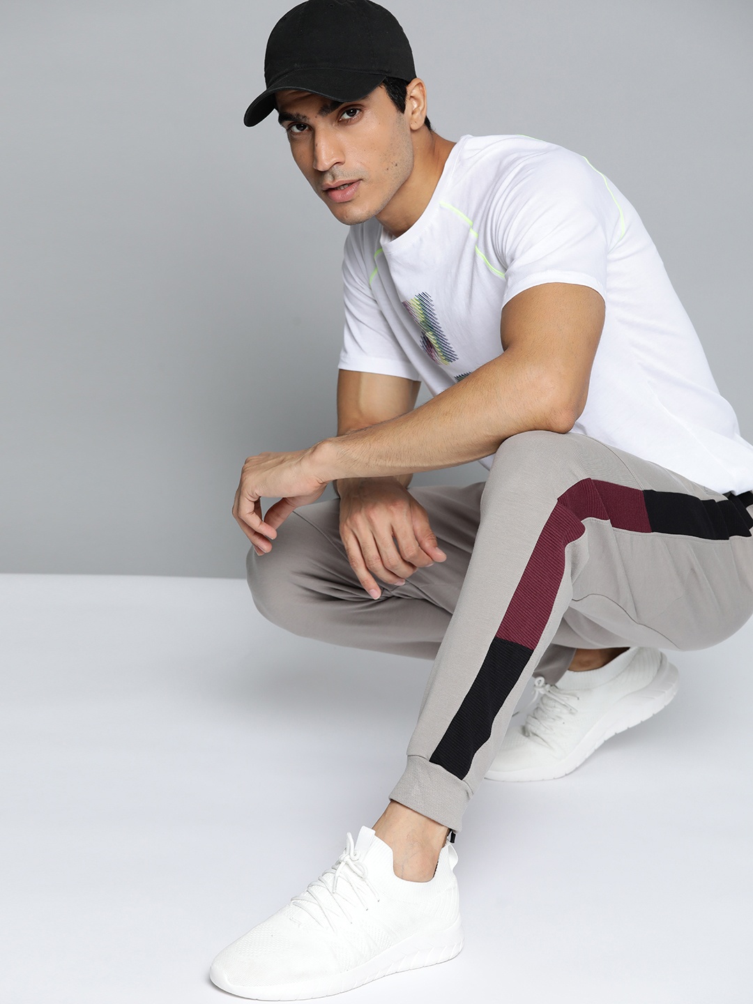 

HRX by Hrithik Roshan Men Wet Weather Solid Oversized Bio-Wash Lifestyle Joggers, Grey