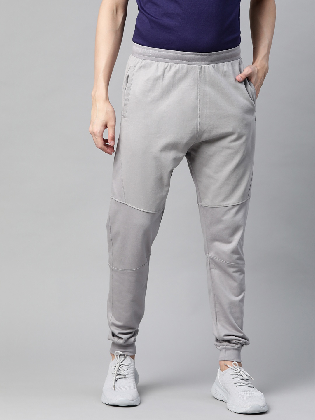

HRX By Hrithik Roshan Men Wet Weather Solid Bio-Wash Silicone Finish Lifestyle Joggers, Grey