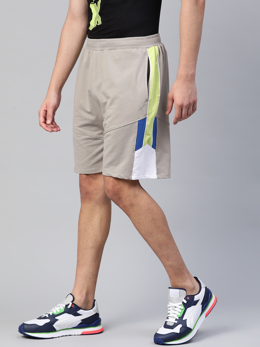 

HRX By Hrithik Roshan Men Wet Weather Colourblock Regular Fit Bio-Wash Lifestyle Shorts, Grey
