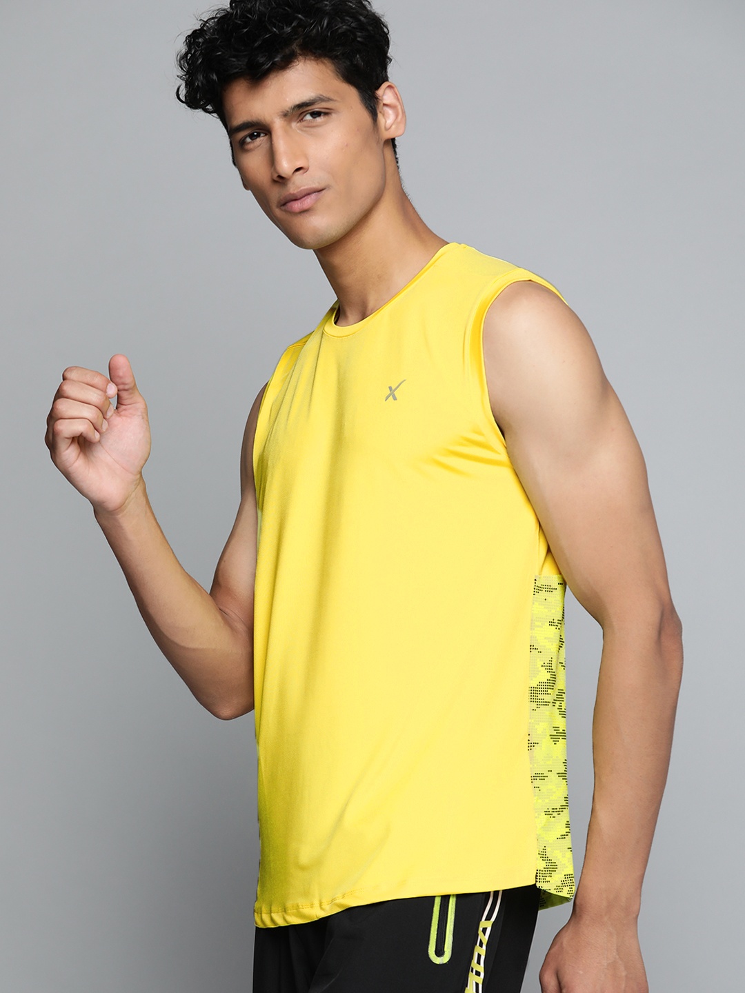 

HRX By Hrithik Roshan Men Lemon Sherbet Geometric Rapid-Dry Antimicrobial Running T-shirt, Yellow