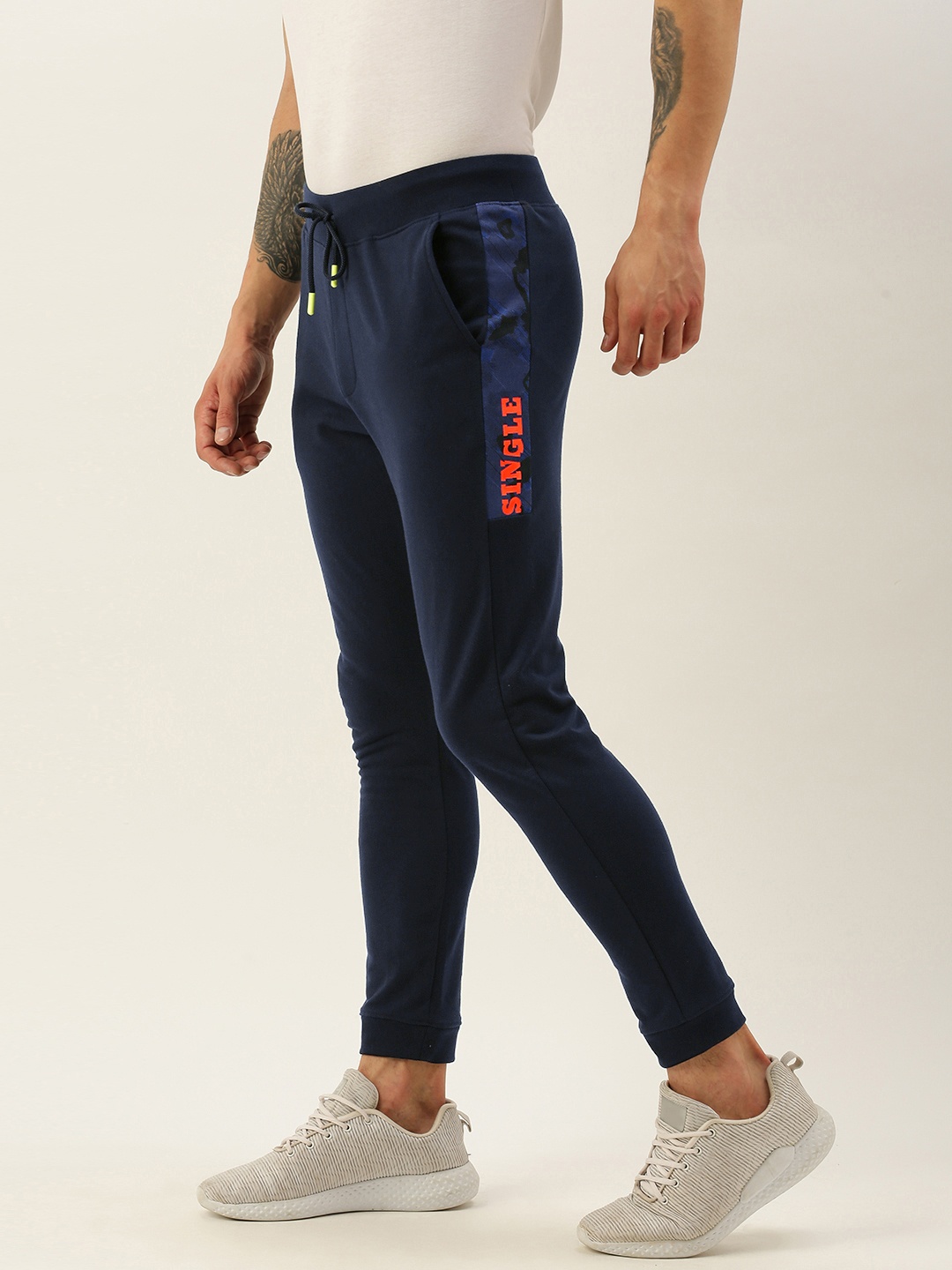 

SINGLE Men Navy Solid Slim Fit Joggers, Navy blue