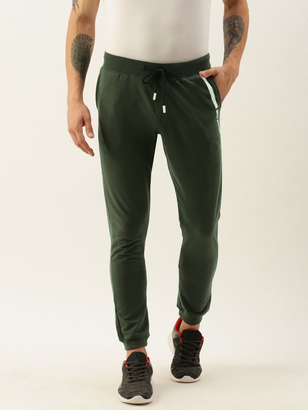 

SINGLE Men Olive Green Solid Slim Fit Joggers