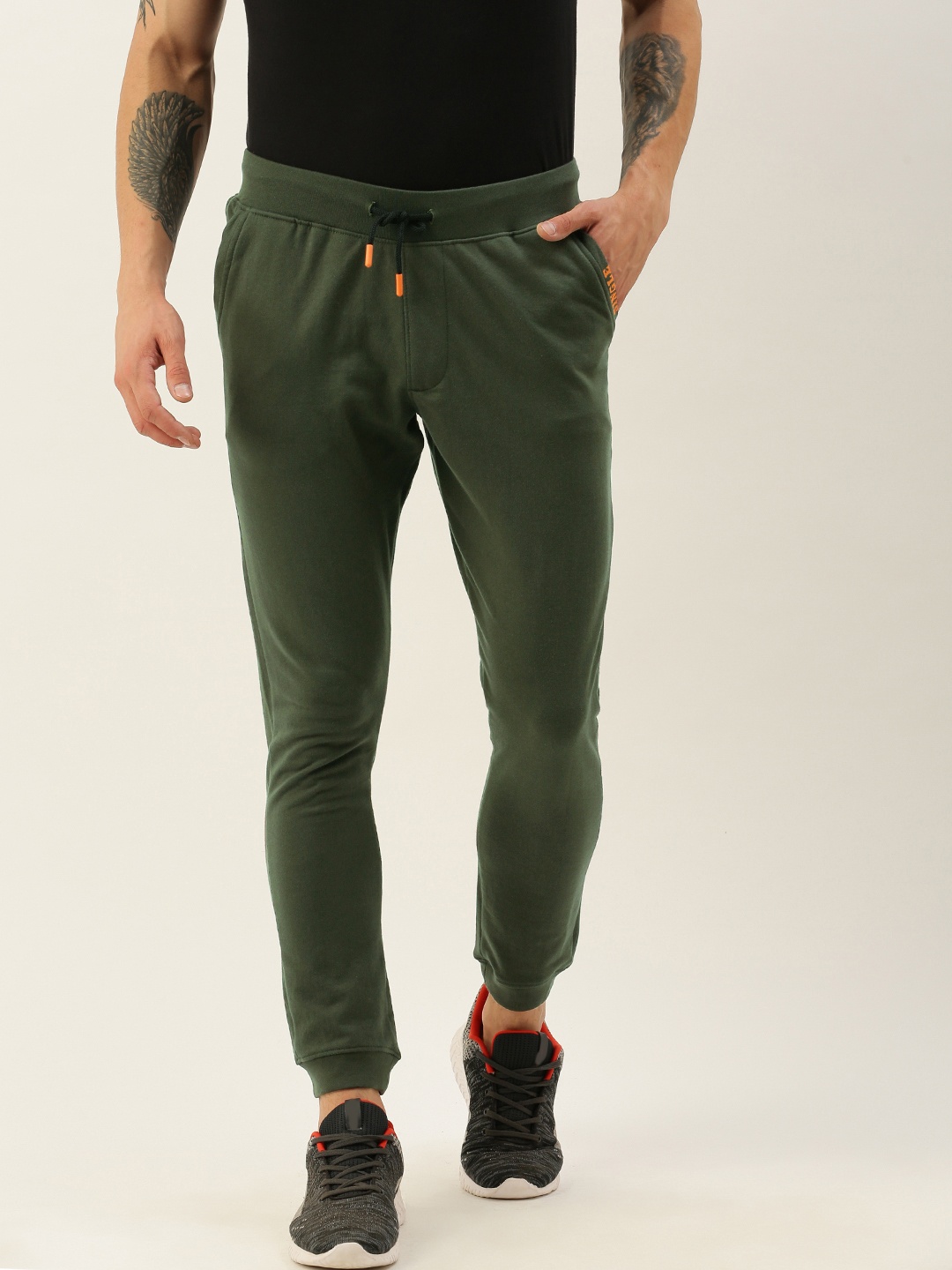 

SINGLE Men Olive Solid Slim Fit Jogger