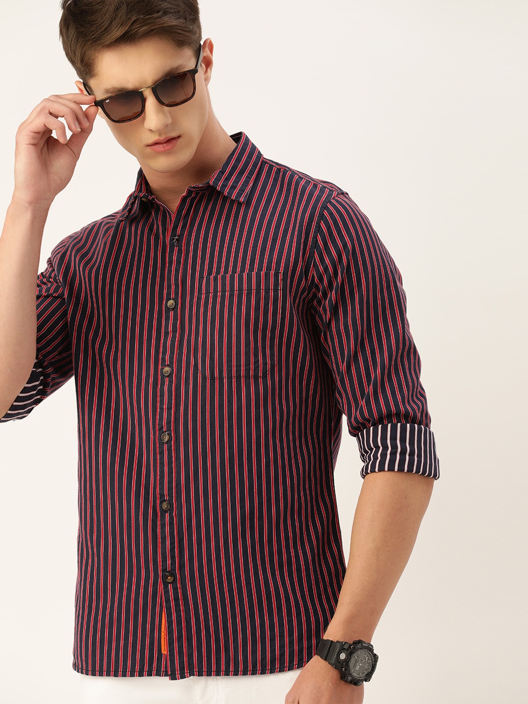 

SINGLE Men Navy Blue & Red Slim Fit Striped Casual Shirt
