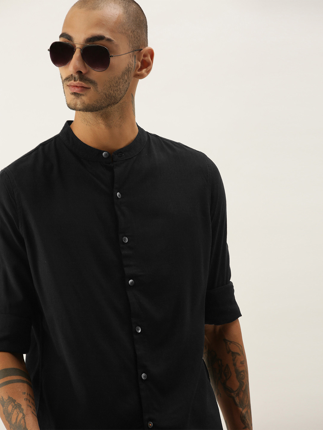 

SINGLE Men Black Regular Fit Solid Casual Shirt