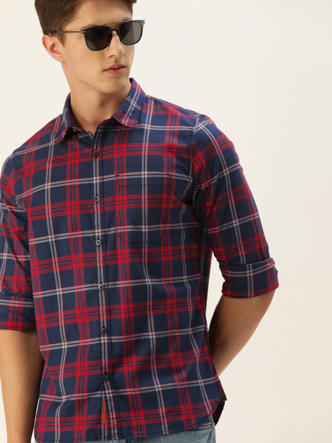 

SINGLE Men Navy Blue & Red Slim Fit Checked Casual Shirt