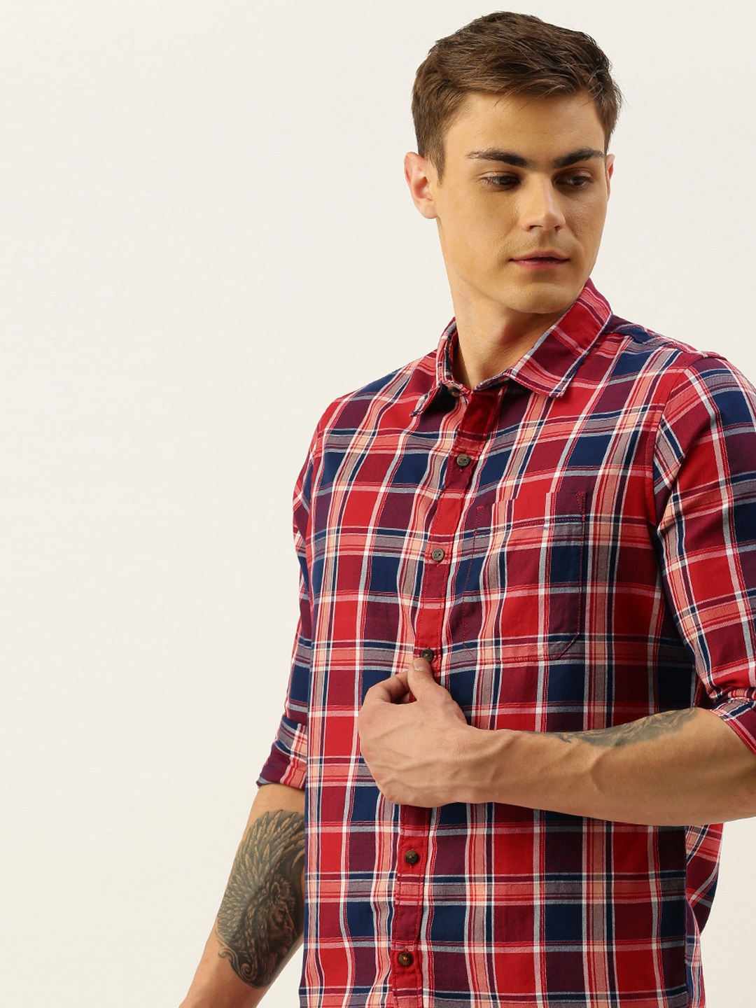 

SINGLE Men Red & Navy Blue Slim Fit Checked Casual Shirt