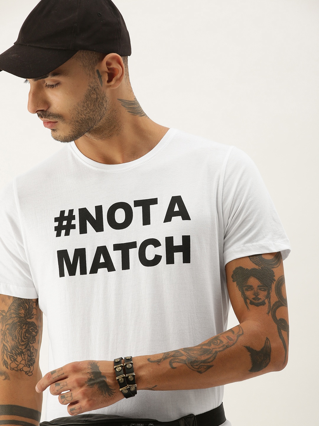

SINGLE Men White Black Printed Slim Fit Pure Cotton T-shirt