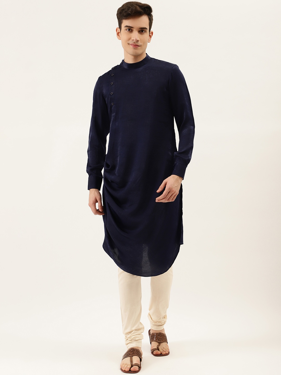 

Manyavar Men Navy Blue Solid Kurta