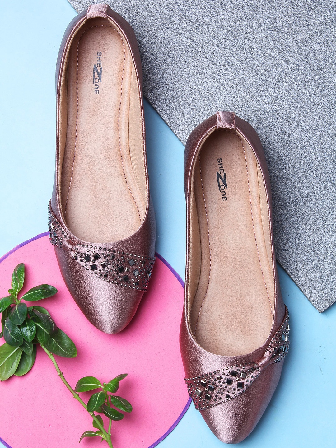 

Shezone Women Mauve Printed Ballerinas