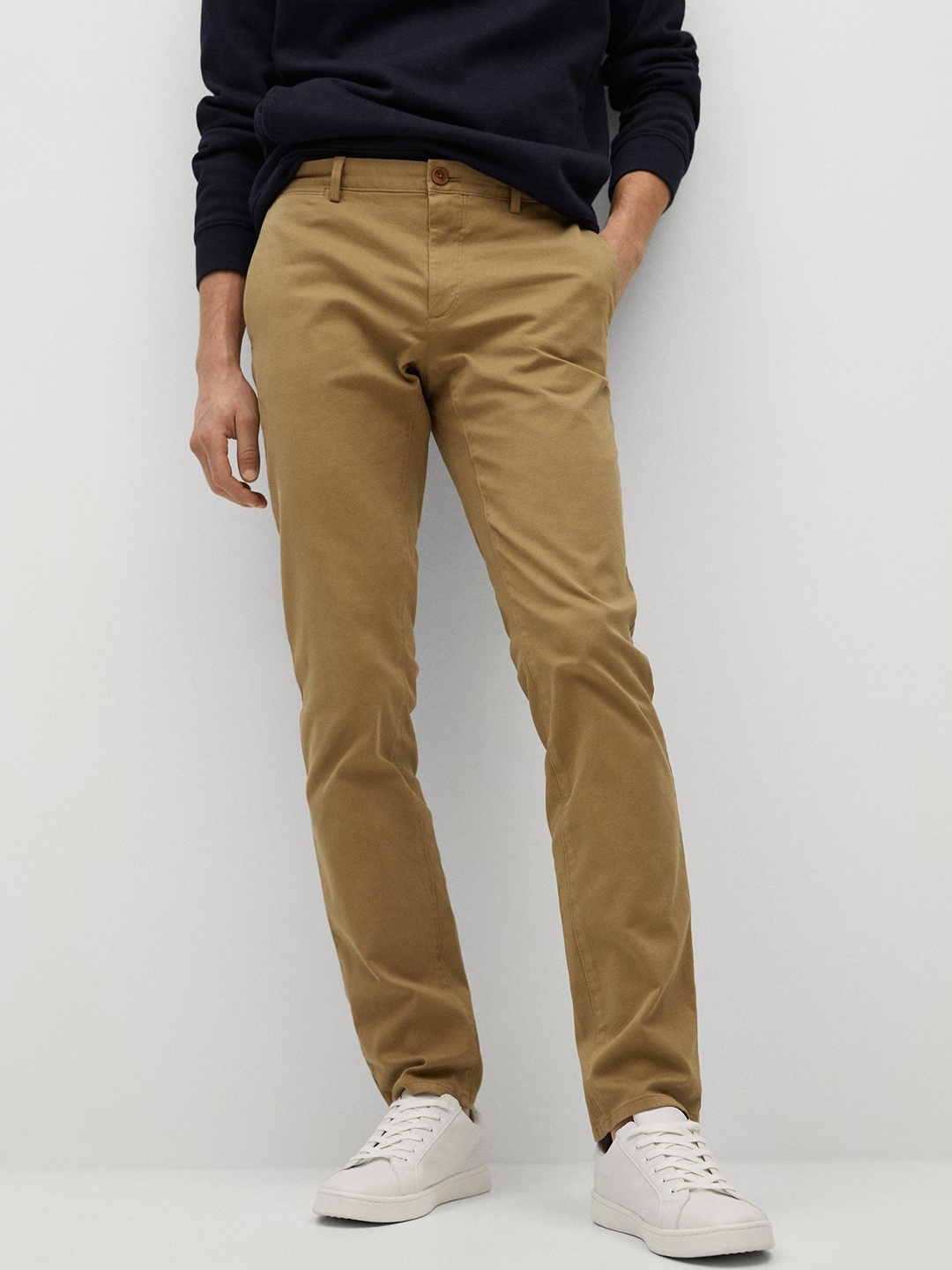 

MANGO MAN Men Khaki Barna-Slim Fit Solid Sustainable Chinos