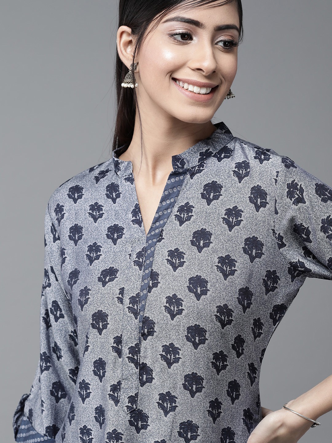 

Libas Women Grey & Navy Blue Floral Motifs Printed Straight Kurta