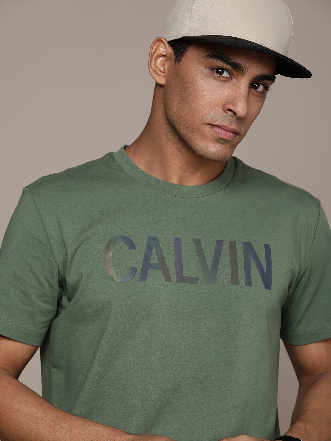 

Calvin Klein Jeans Men Green Brand Logo Slim Fit T-shirt