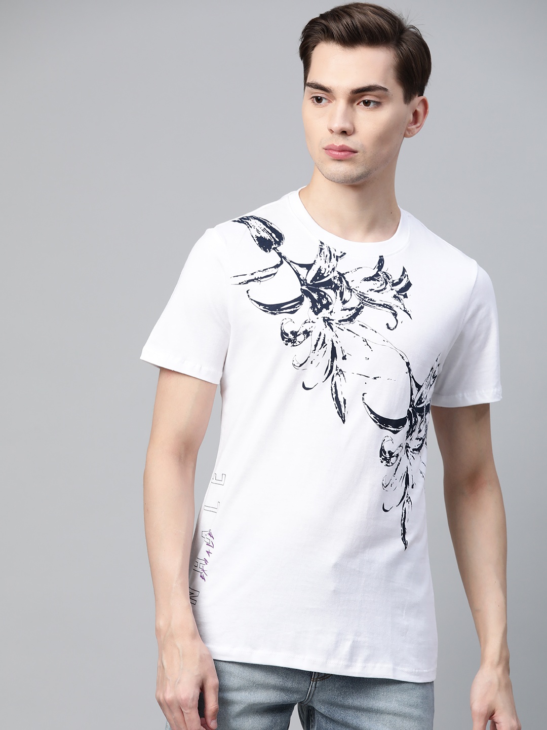 

Kook N Keech Men White & Navy Blue Floral Printed Pure Cotton T-shirt