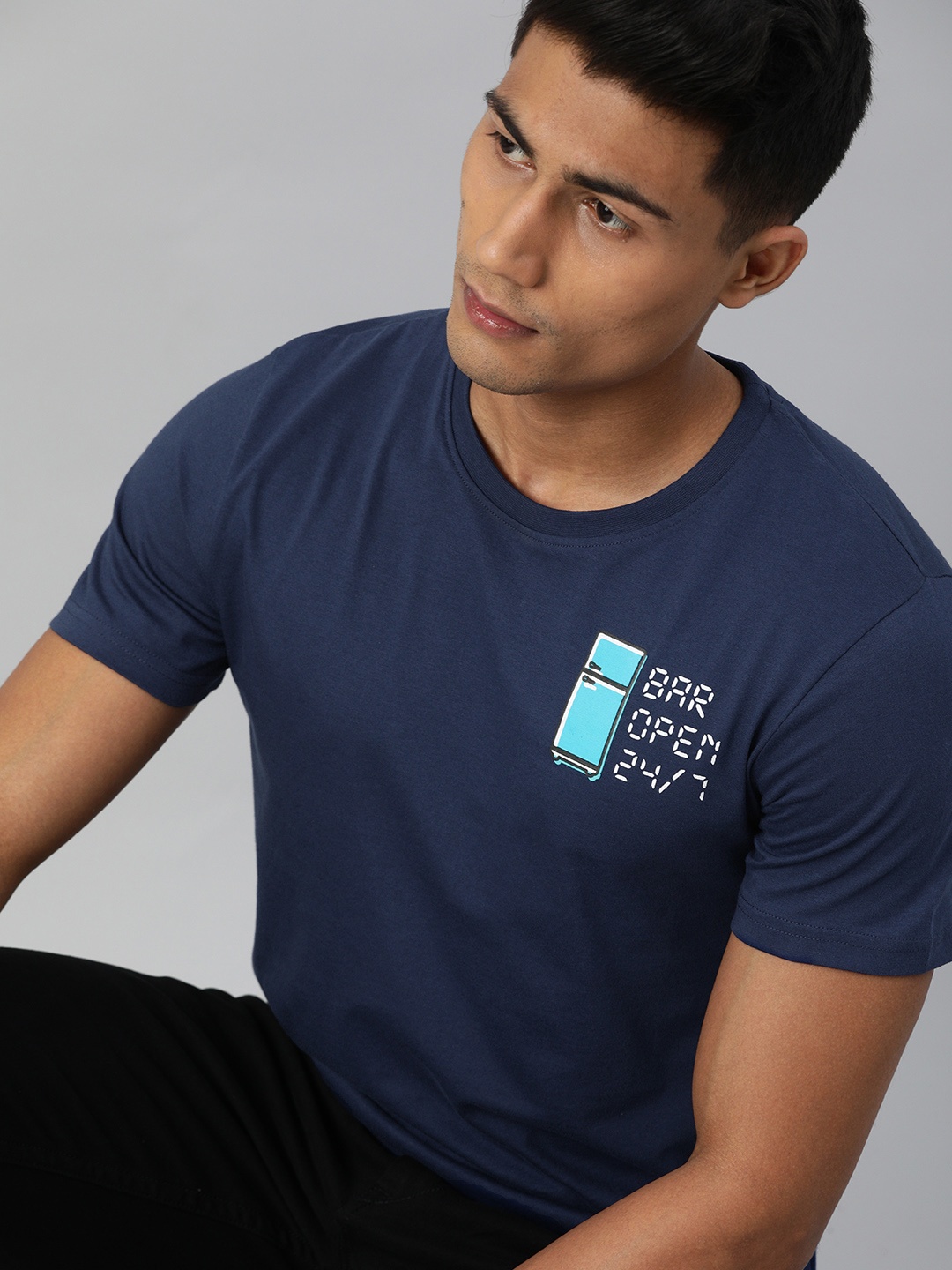 

WROGN Men Navy Blue Solid Slim Fit Round Neck Pure Cotton T-shirt With Printed Detailing