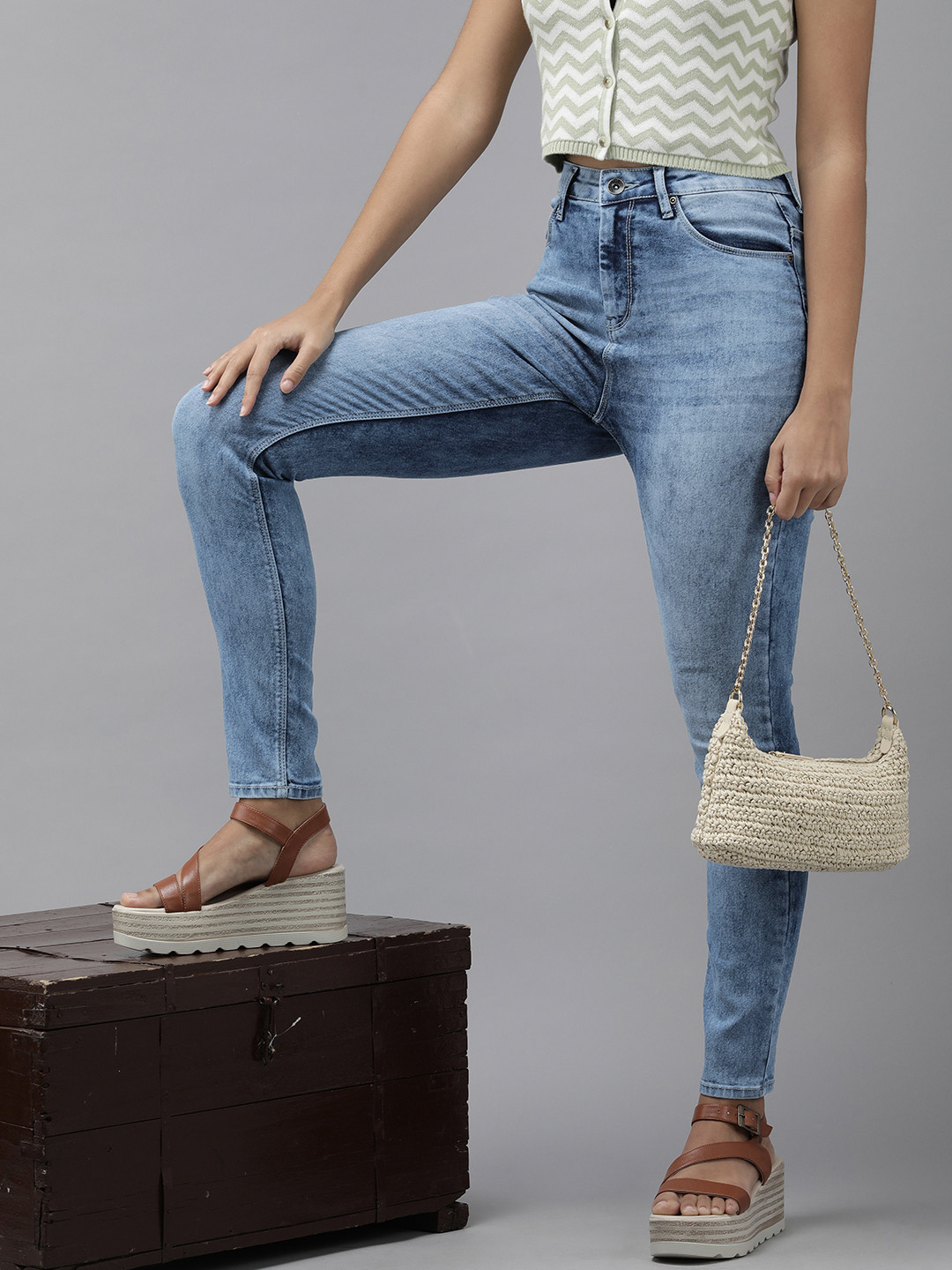 

The Roaster Lifestyle Co. Women Blue Skinny Fit High-Rise Heavy Fade Stretchable Jeans
