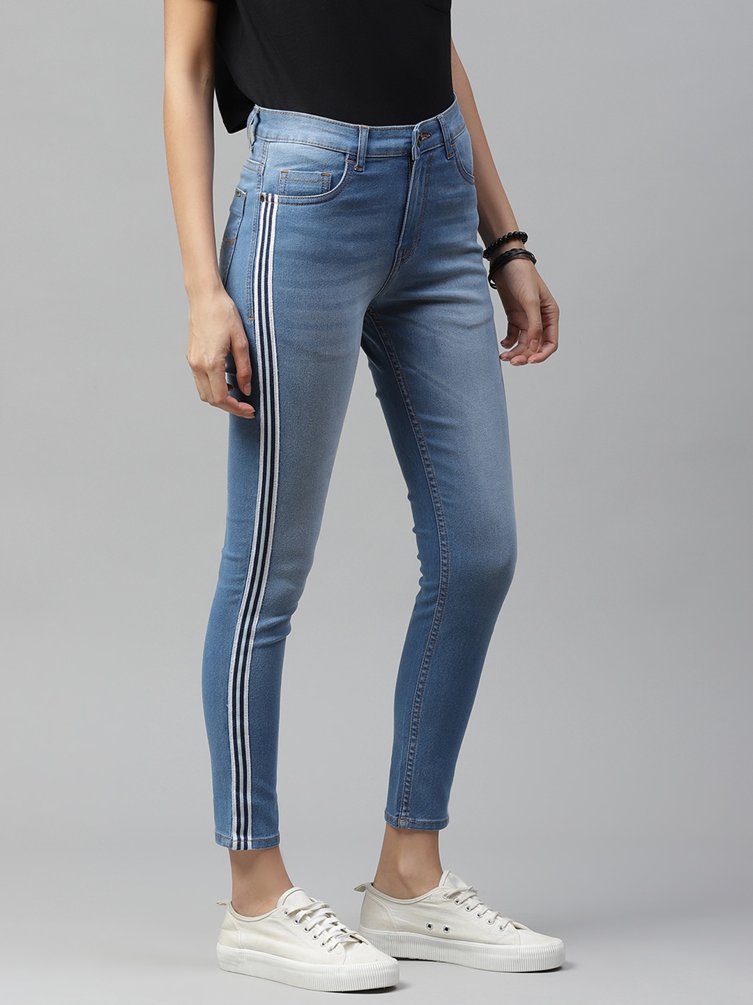 

Roadster Women Blue Super Skinny Fit High-Rise Light Fade Stretchable Cropped Jeans