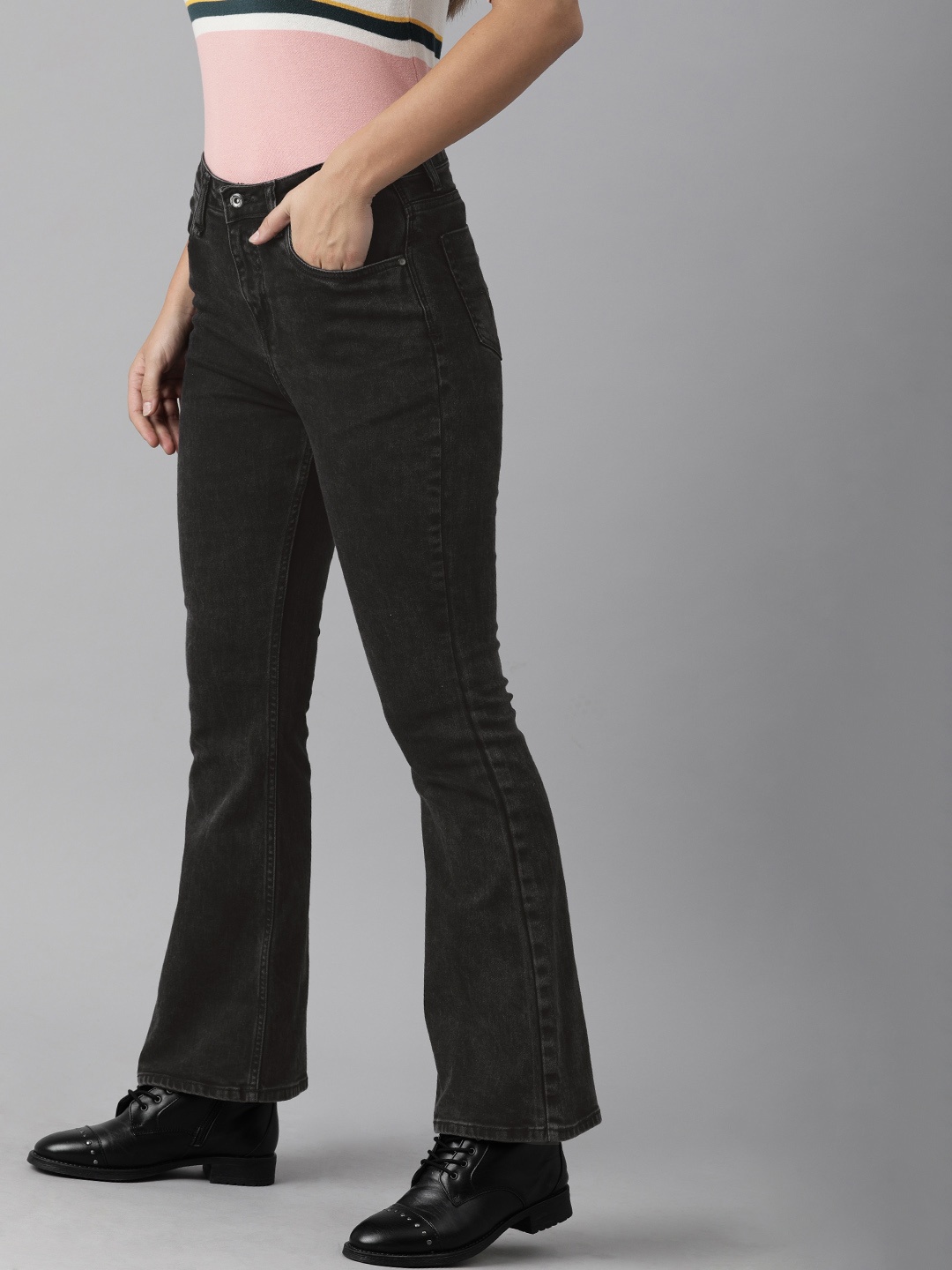 

Roadster Women Black Bootcut Mid-Rise Clean Look Jeans