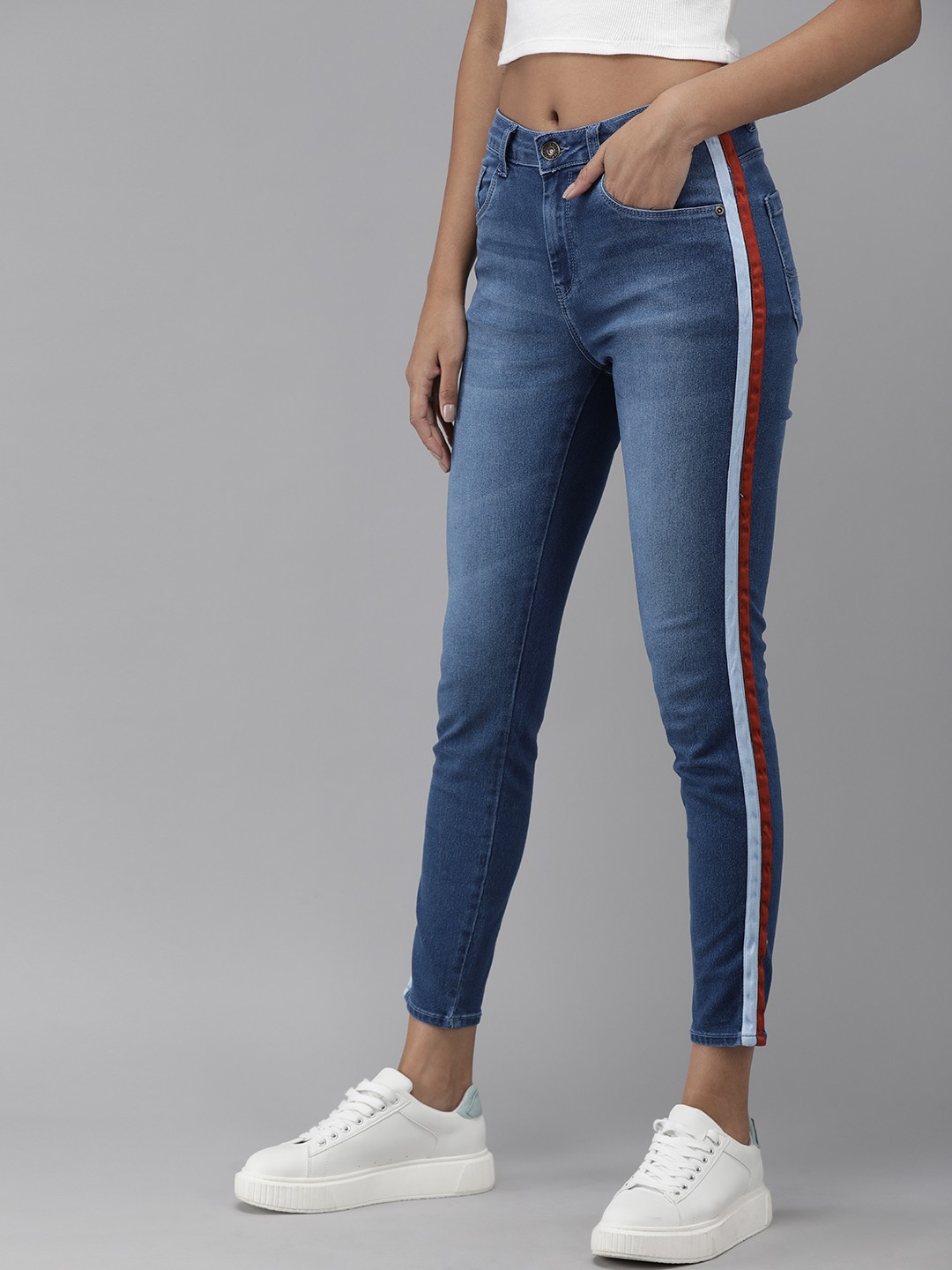 

Roadster Women Blue Skinny Fit Light Fade Stretchable Jeans with Side Stripes