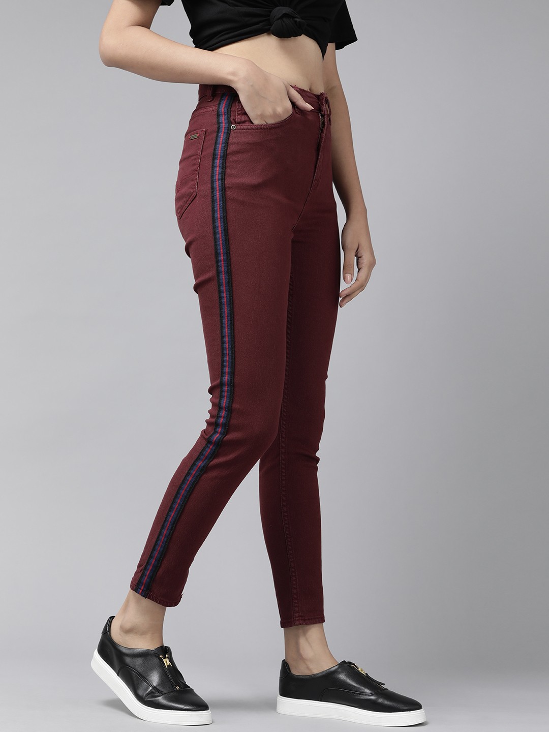 

Roadster Women Burgundy Skinny Fit Stretchable Cropped Jeans with Side Stripe