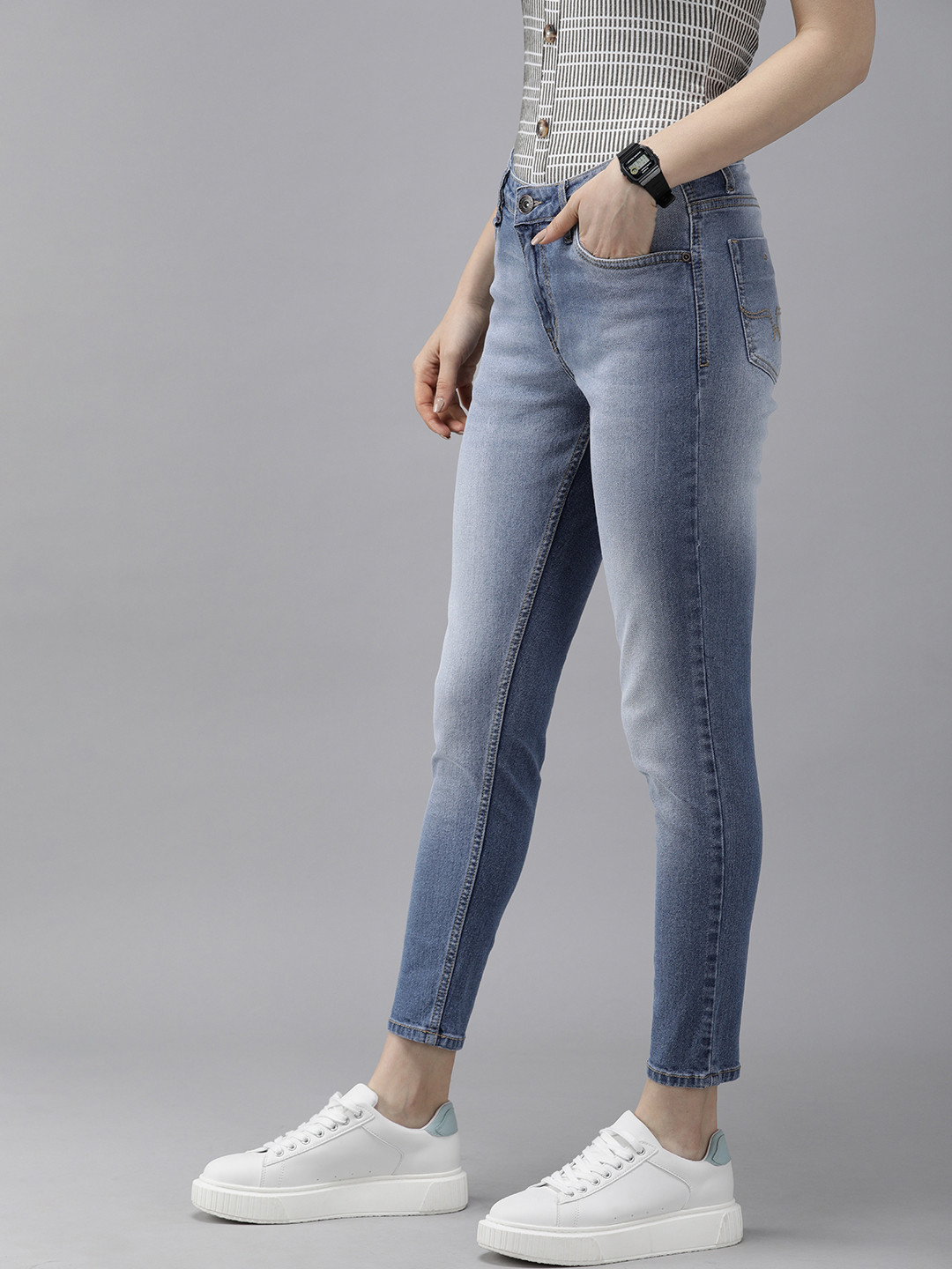 

Roadster Women Blue Mid-Rise Skinny Fit Light Fade Jeans