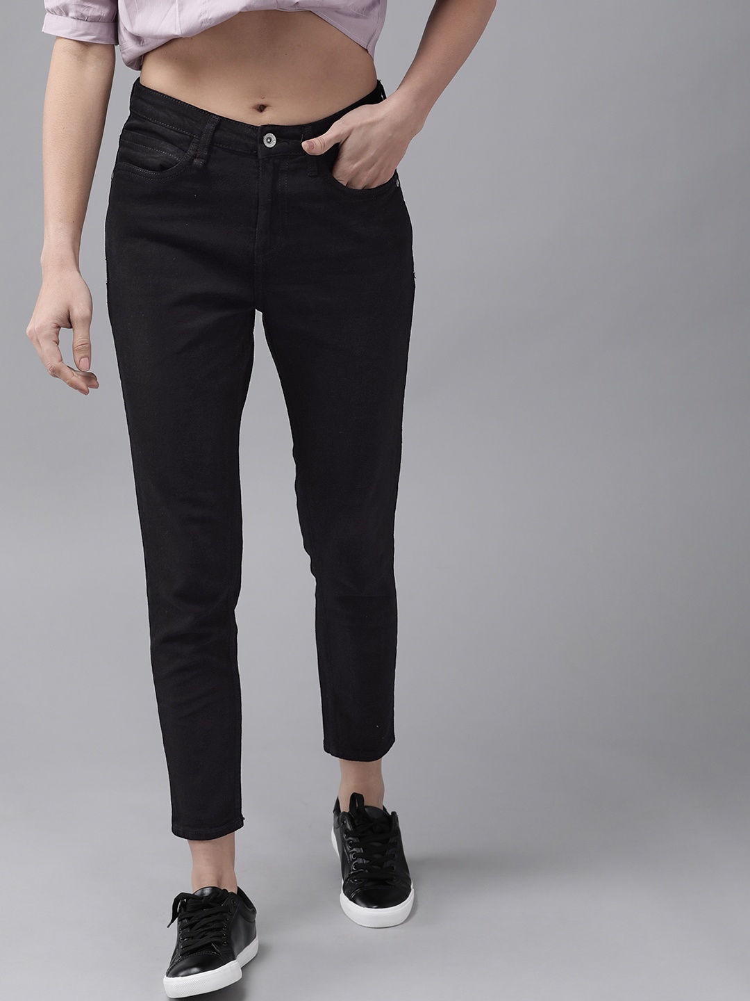

Roadster Women Black Skinny Fit Stretchable Cropped Jeans