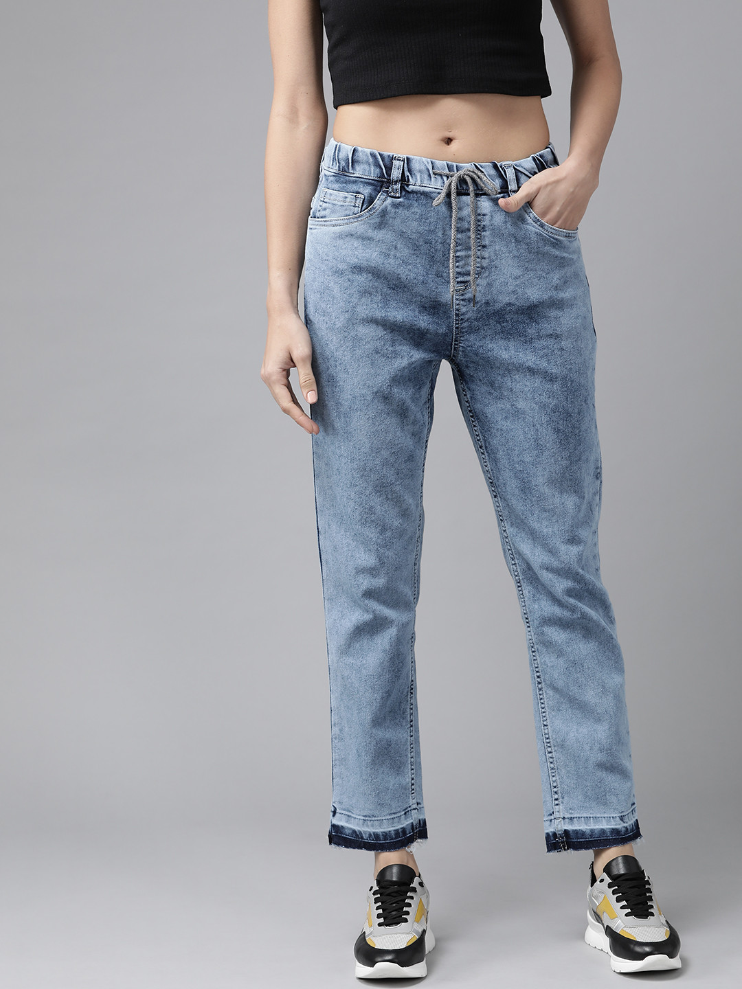 

Roadster Women Blue Light Fade Straight Fit Stretchable Jeans