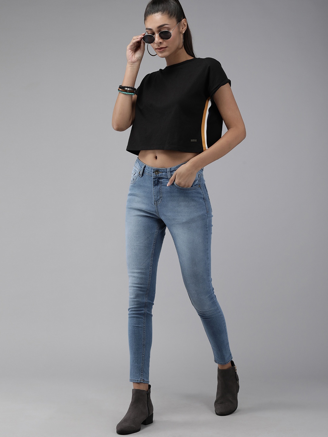 

Roadster Women Blue Super Skinny Fit Mid-Rise Clean Look Stretchable Cropped Jeans