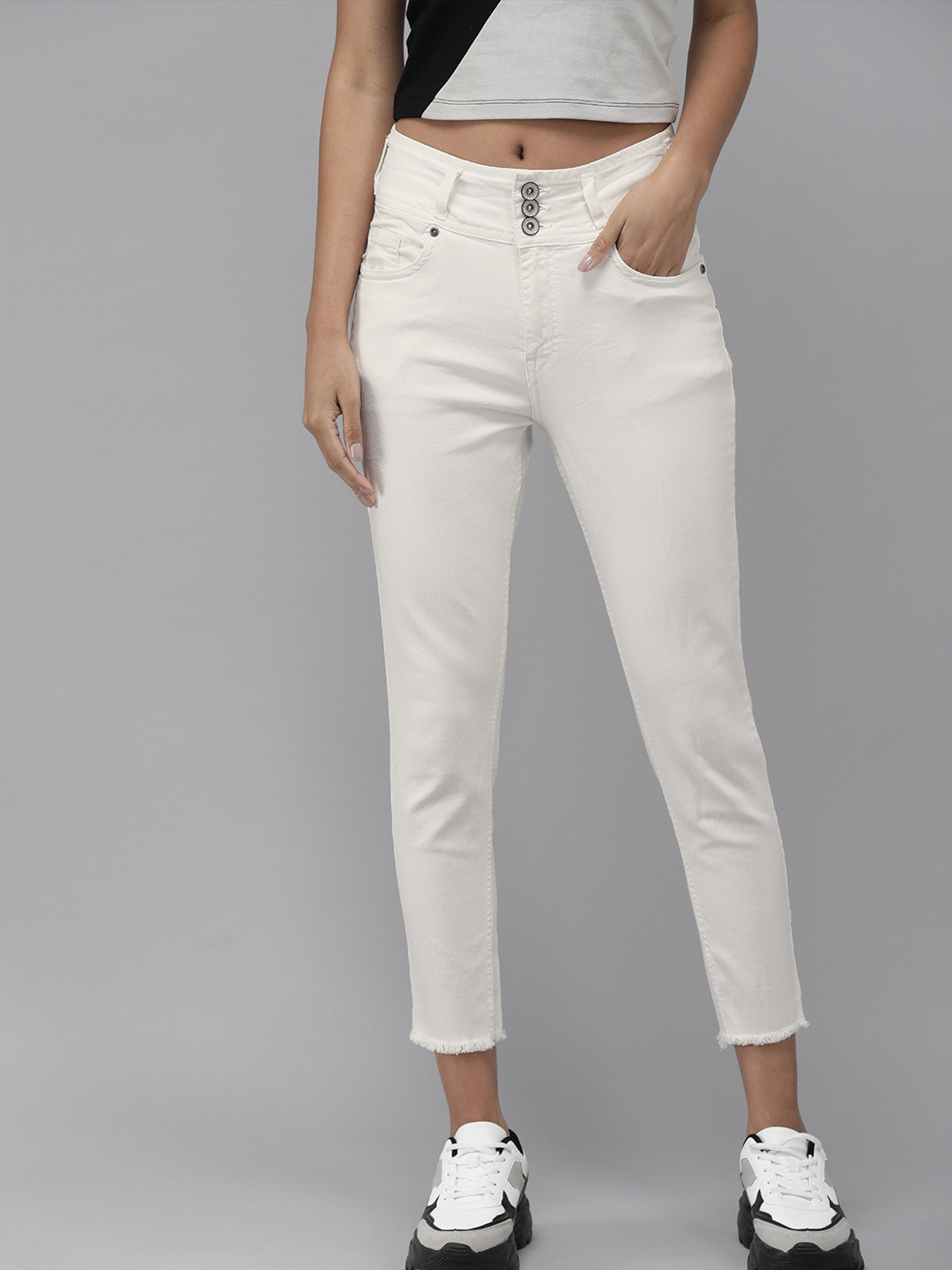 

Roadster Women Off White Skinny Fit High-Rise Stretchable Cropped Jeans with Frayed Hem