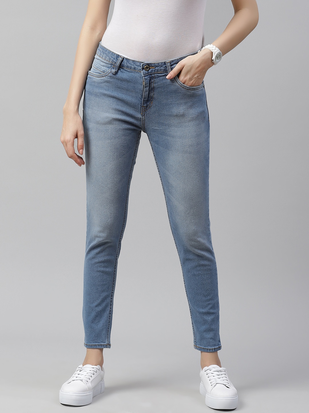 

Roadster Women Blue Mid-Rise Skinny Fit Light Fade Stretchable Cropped Jeans