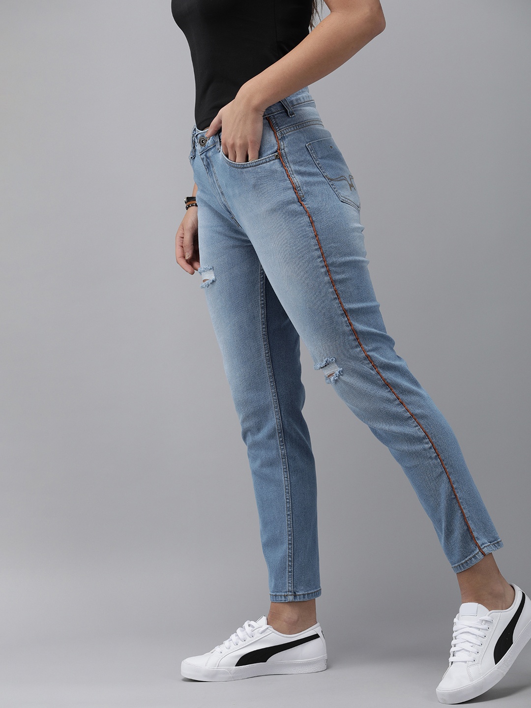 

Roadster Women Blue Boyfriend Fit Mid-Rise Mildly Distressed Stretchable Jeans