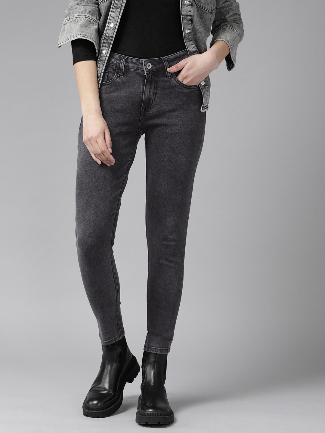 

The Roadster Lifestyle Co. Women Skinny Fit Light Fade Stretchable Jeans, Charcoal
