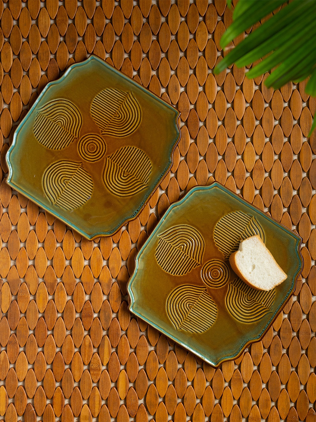 

ExclusiveLane Set Of 2 Peacock Boulevard Hand-Engraved Ceramic Food Platters, Brown