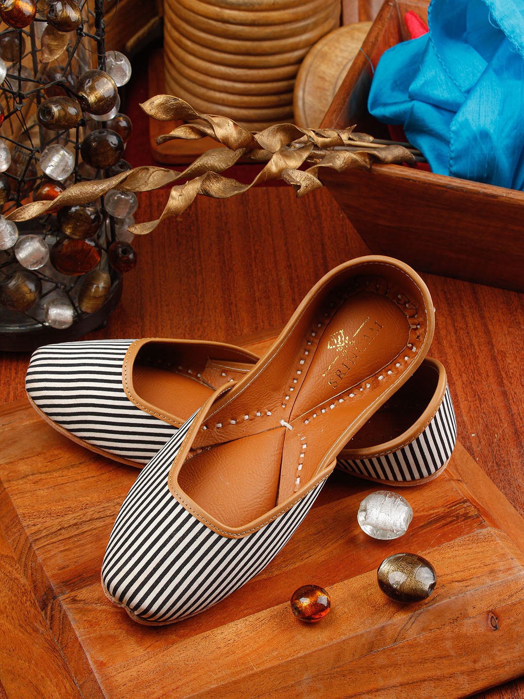 

Sringam Women Black & White Striped Handcrafted Leather Mojaris