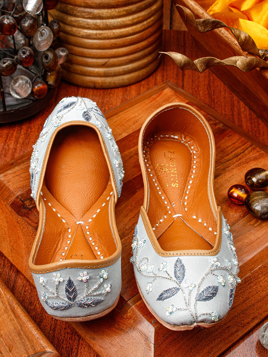 

Sringam Women Grey Woven Design Leather Mojaris