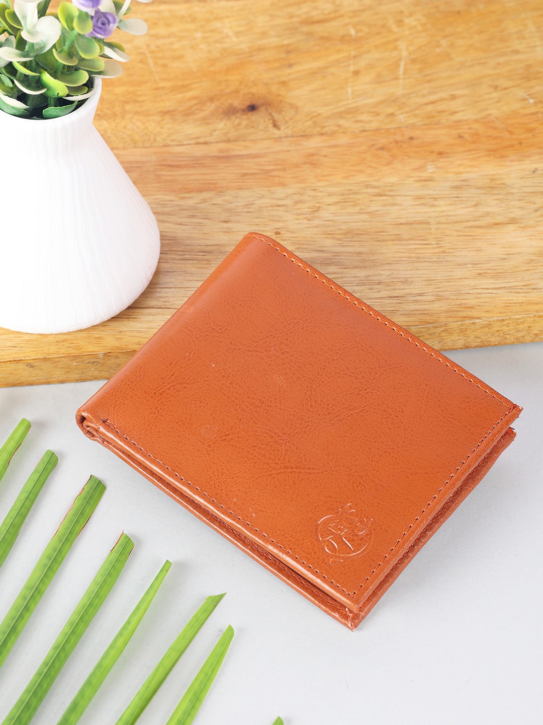 

ZEVORA Men Brown Solid Two Fold Wallet