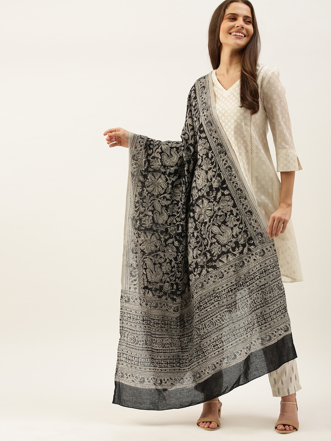 

Taavi Black & Off-White Kalamkari Hand Block Ethnic Print Dupatta