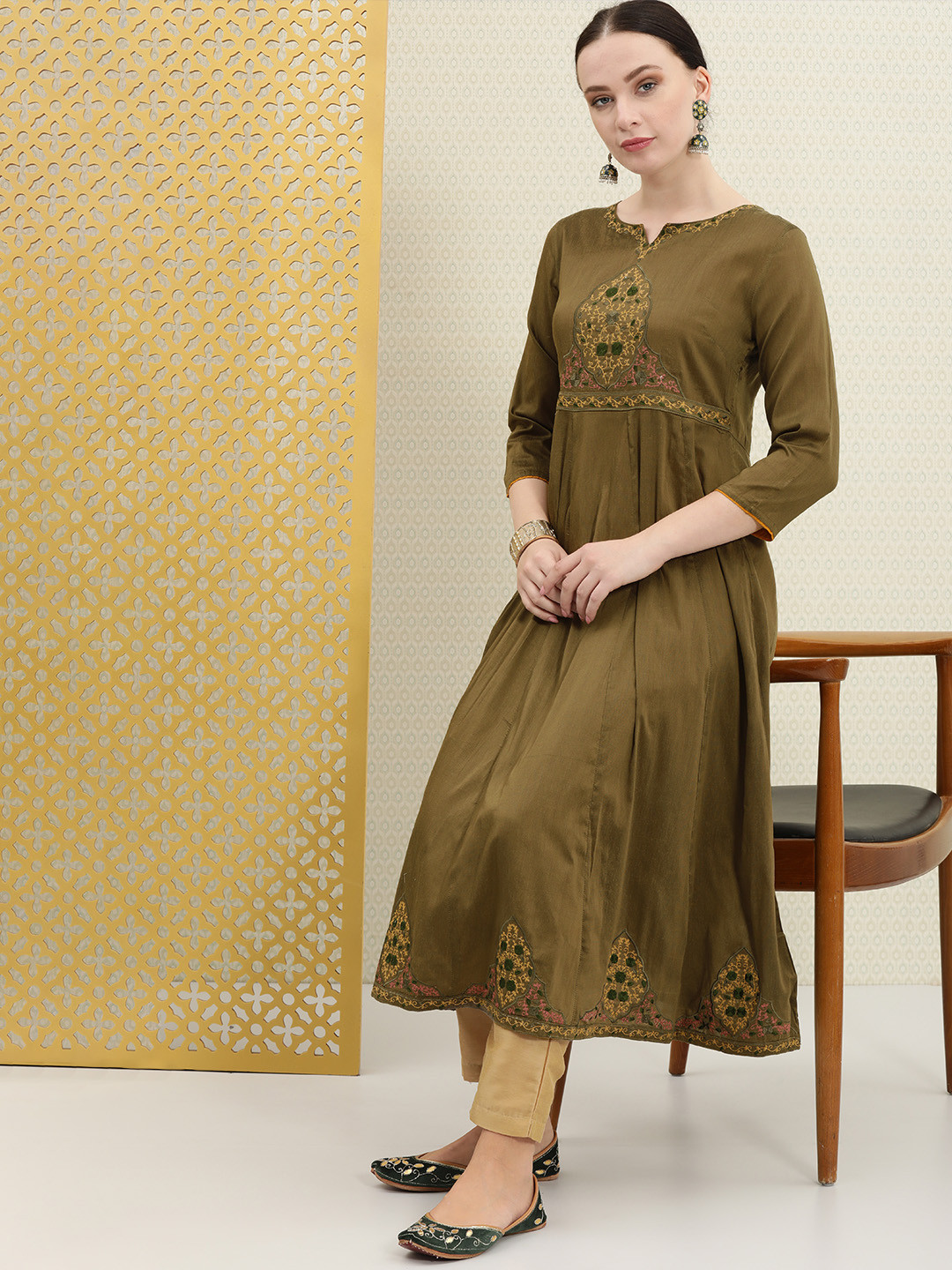 

House of Pataudi Women Olive Green Thread Work Anarkali Kurta