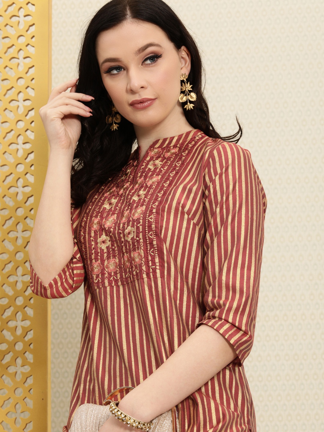 

House of Pataudi Women Rust Red & Gold-Toned Foil Striped Floral Thread Work Jashn Kurta