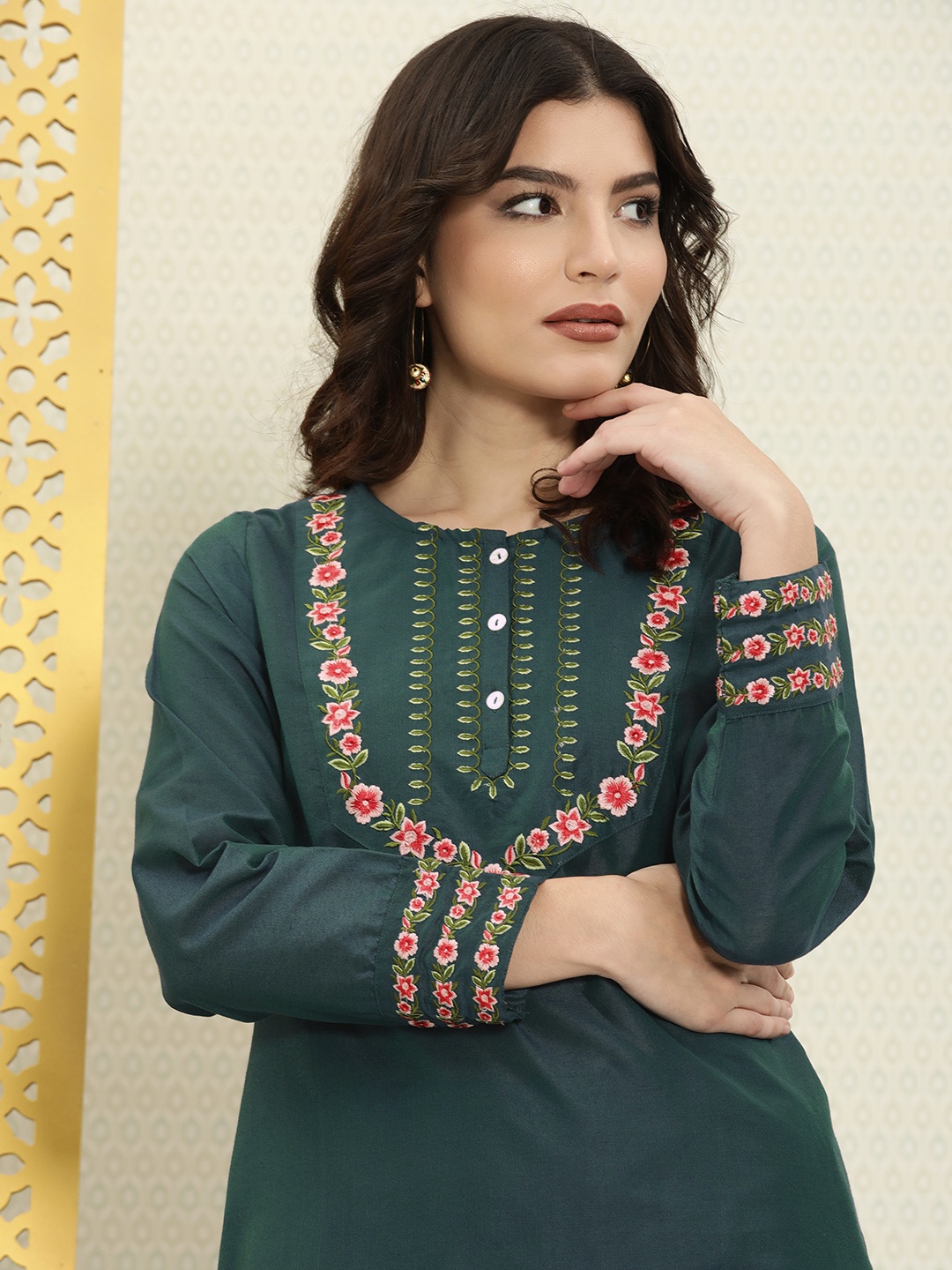 

House of Pataudi Women Sea Green Floral Embroidered Floral Kurta