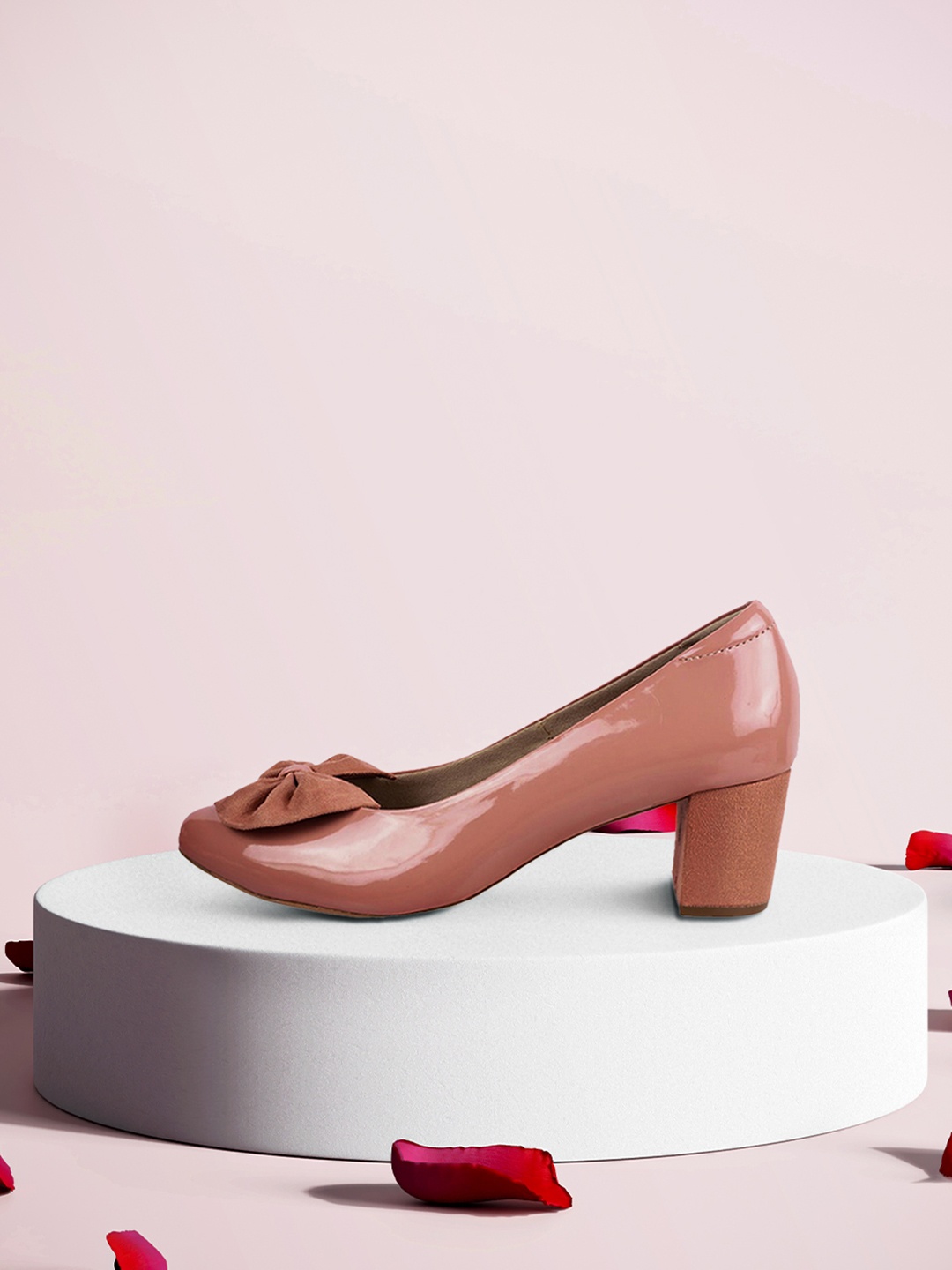 

Metro Women Pink Solid Pumps