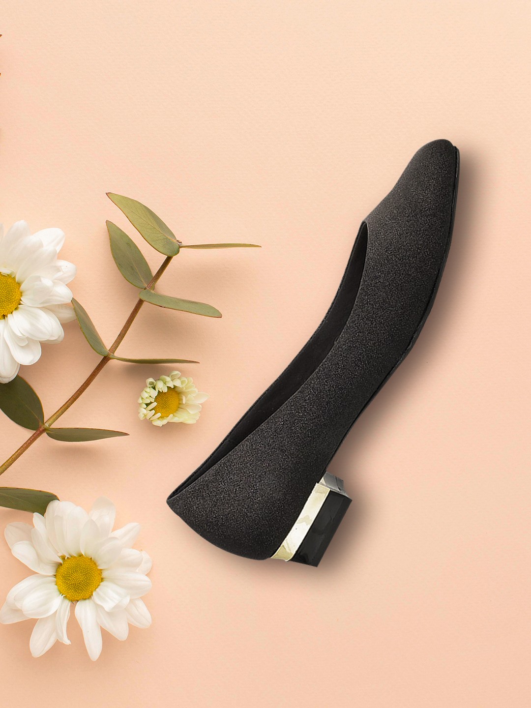 

Metro Women Black Solid Pumps