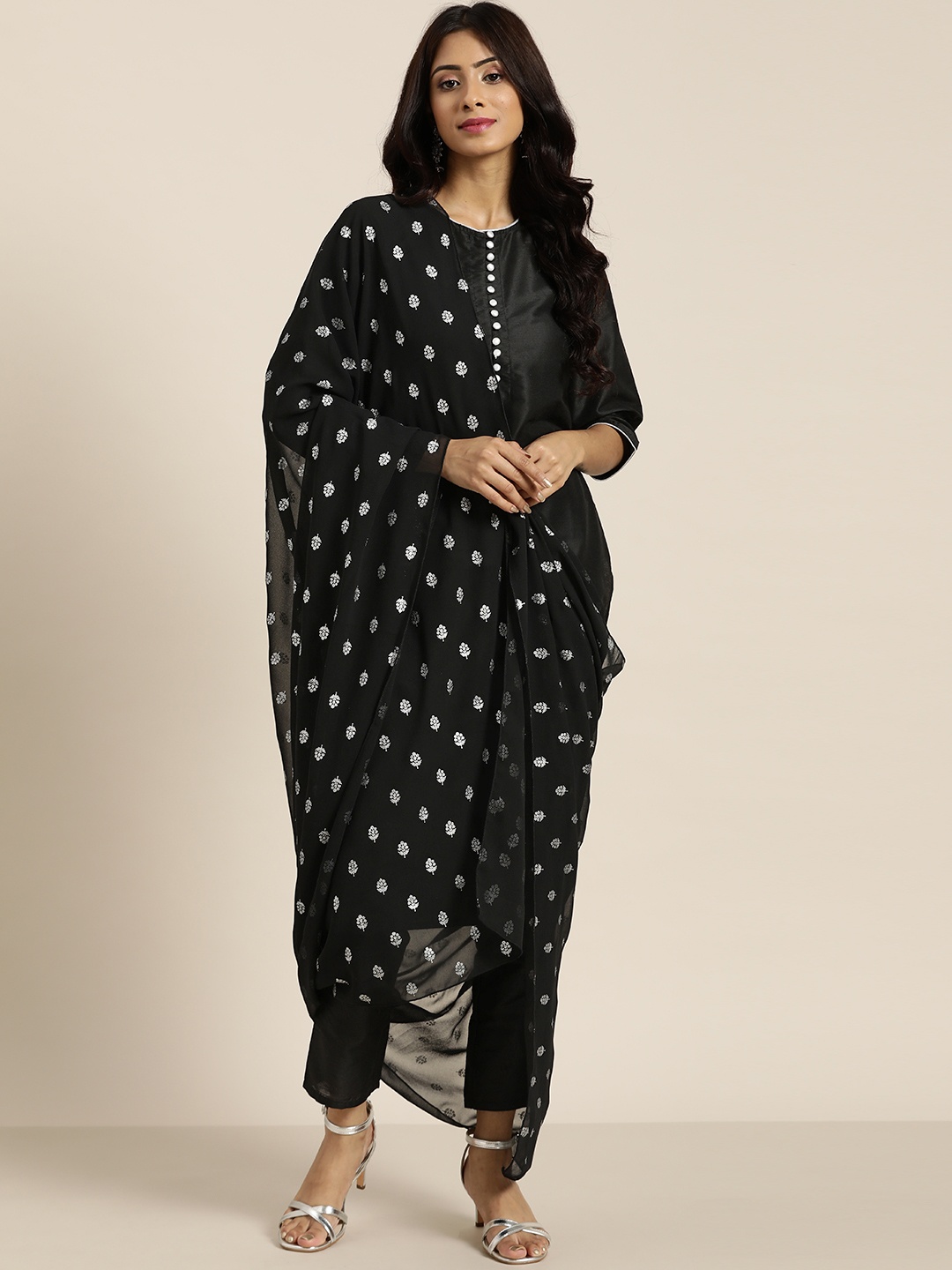 

all about you Women Black Kurta with Trousers & Foil Printed Dupatta