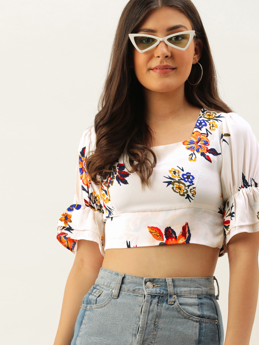 

Berrylush White Floral Printed Puff Sleeves Crepe Regular Crop Top