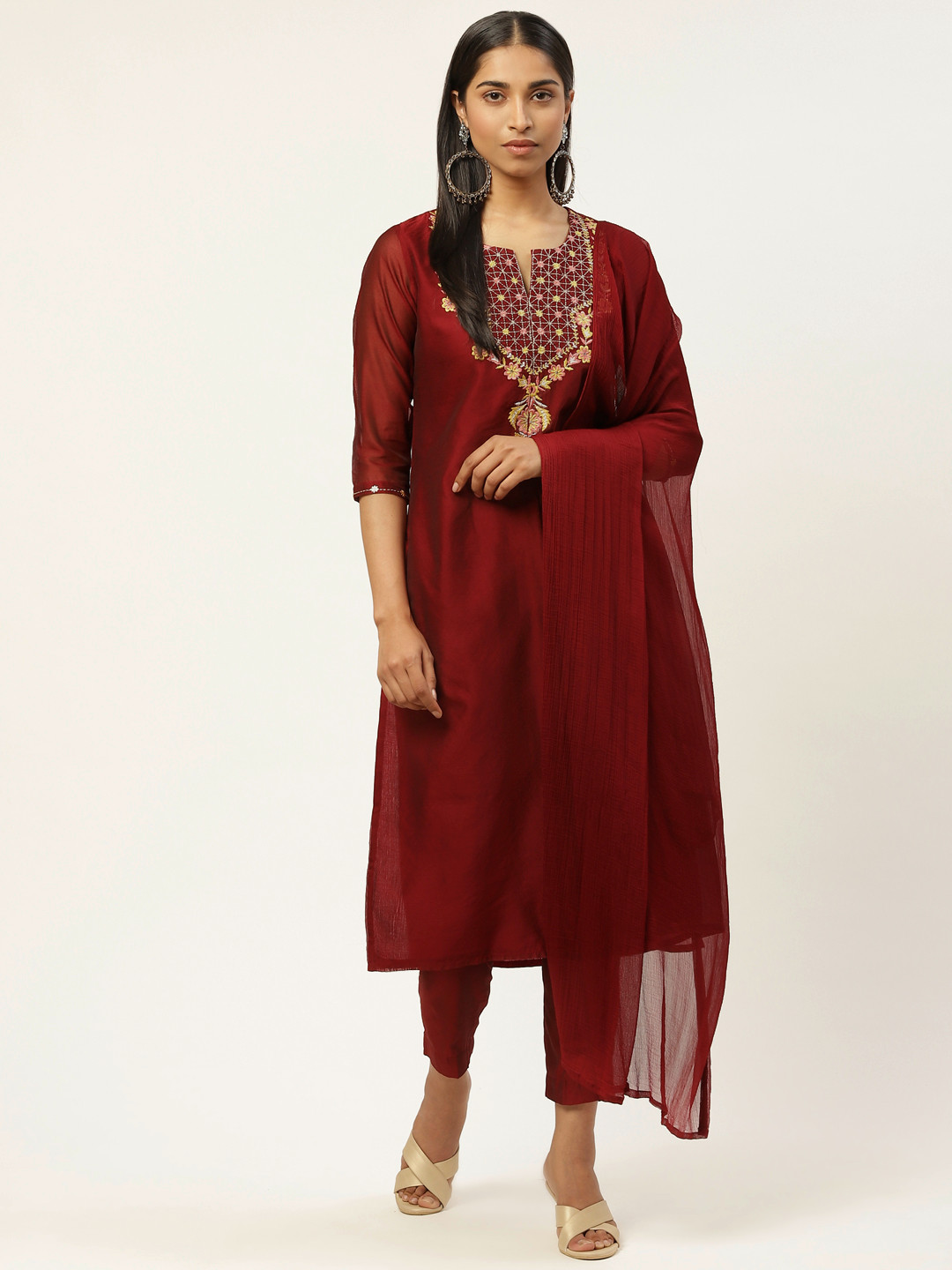 

DESI WOMANIYA Women Maroon Yoke Design Kurta with Trousers & Dupatta