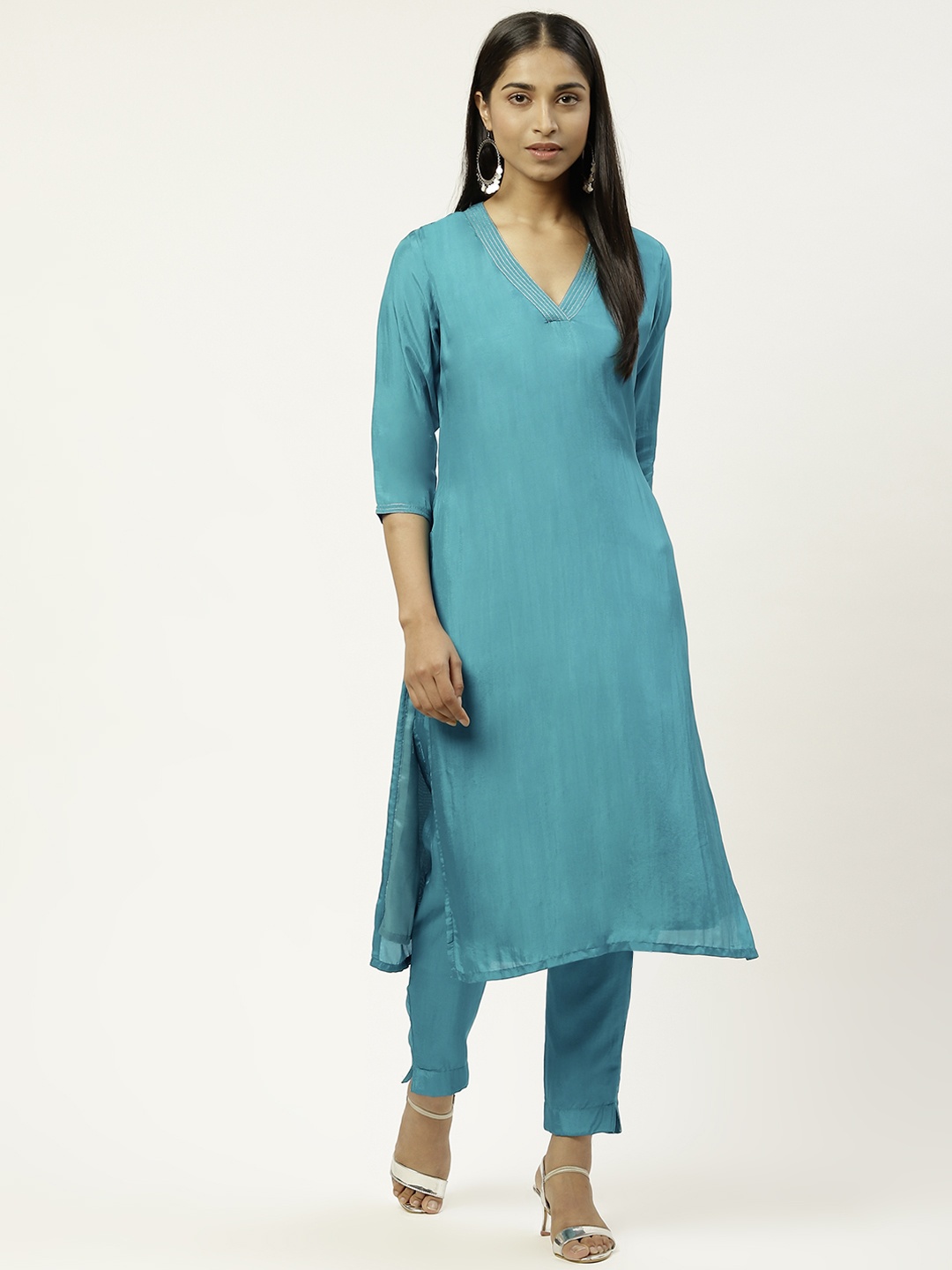 

DESI WOMANIYA Women Blue Kurta with Trousers